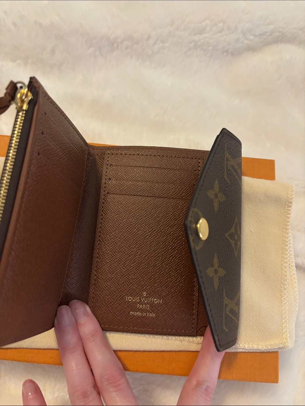 Authentic Louis Vuitton Victorine Wallet in Monogram. EUC - Picture 3 of 7